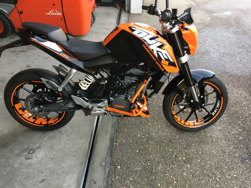 KTM Duke 125 - "DUKE" Design in Orange