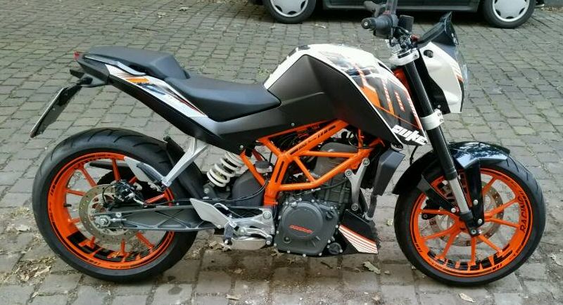 KTM Duke 390 - "DUKE" Design in Schwarz