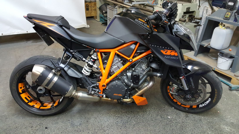 KTM SuperDuke 1290 - orange "BEAST" wheel stickers (without our wheel stripes)